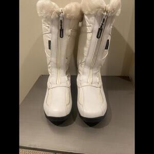 Baffin White Winter Snow Boots- women's size 10